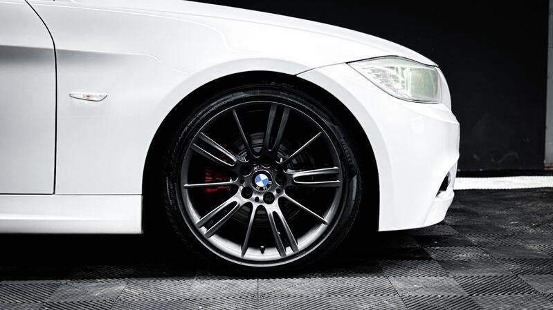 BMW 3 SERIES