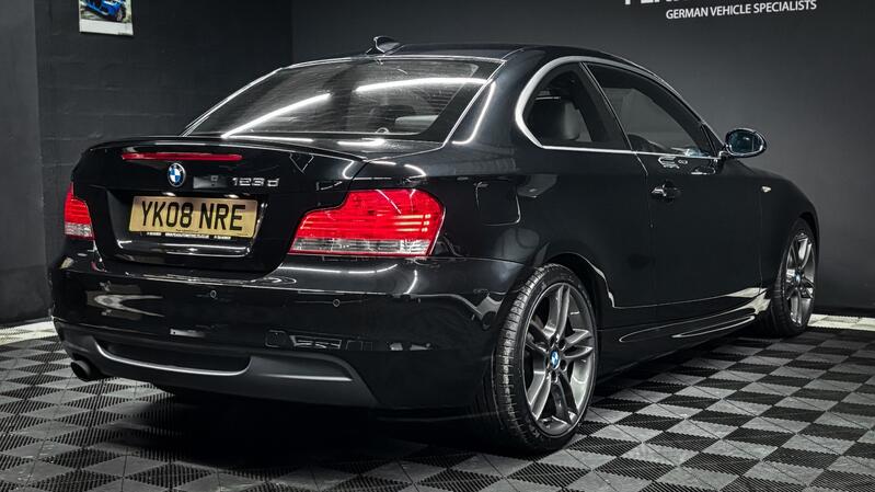 BMW 1 SERIES